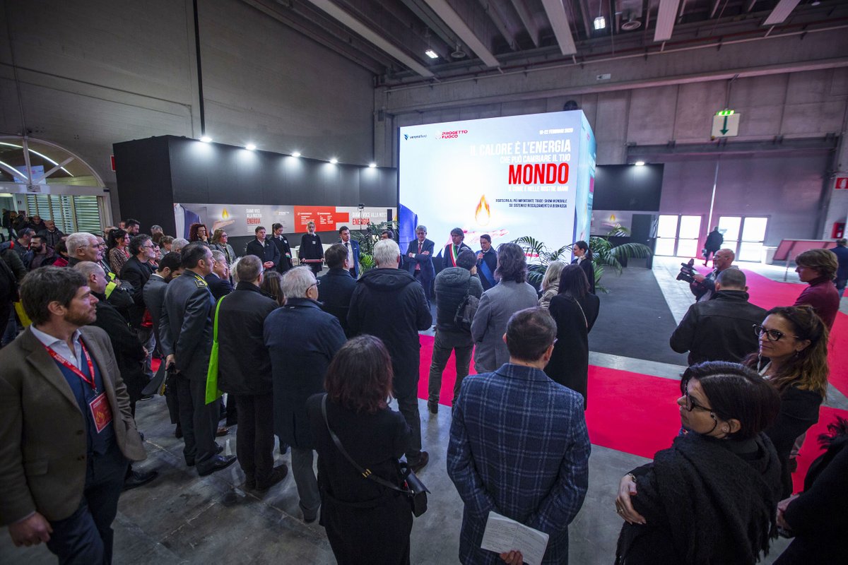 🇮🇹 Inaugura oggi la 12° edizione di #ProgettoFuoco, la #fiera di riferimento del settore #legno-energia. A @pressVRfiere  fino al 22 febbraio ⁣🔥🔥 

🇺🇸 The 12th edition of #ProgettoFuoco opens today - at @pressVRfiere until 22 February ⁣🔥🔥 

#biomass #heating 
⁣