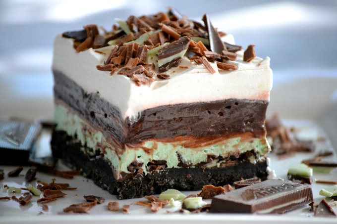 365DaysofBaking's tweet photo. Celebrate St. Patricks's Day with NO BAKE Chocolate Mint Dream Bars! Delicious layers of chocolate pudding, mint cheesecake, stabilized whipped cream and a cookie crust. It will bring out the Irish in everyone! https://t.co/pXruhH0tCv #chocolate #StPatricksDay  #WednesdayThoughts https://t.co/UiaQ1bCaC9