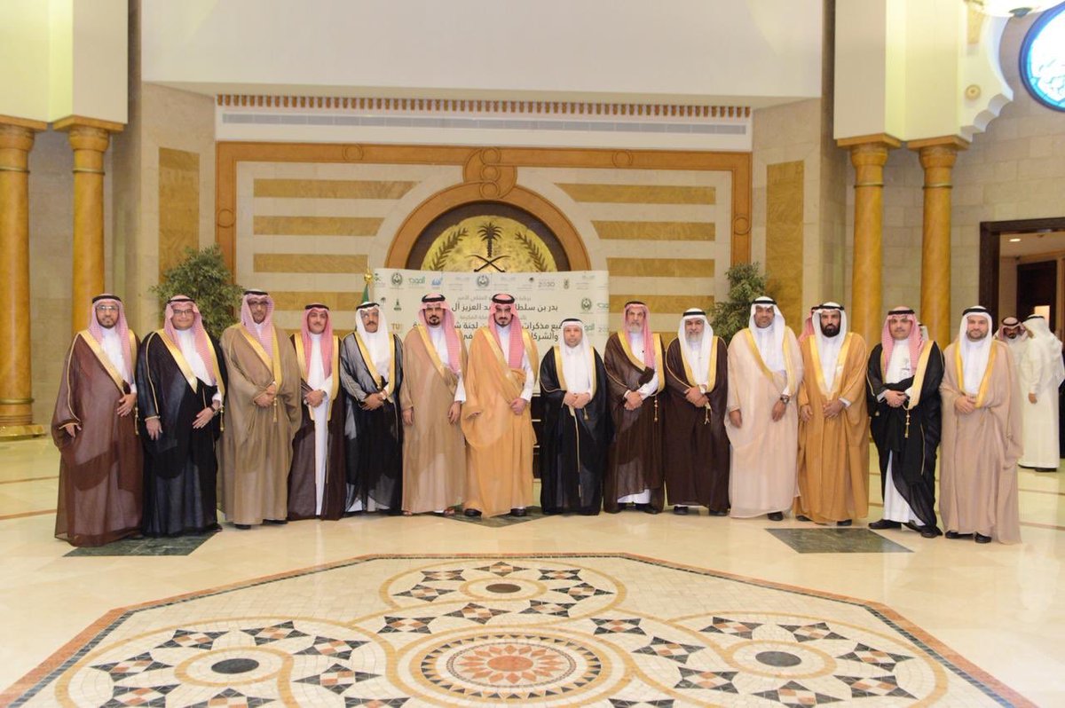 نائب أمير منطقة مكة #بدر_بن_سلطان
يشهد مراسم توقيع مذكرة تفاهم بين:
•المديرية العامة للشئون الصحية بمنطقة مكة المكرمة
•لجنة شؤون الأسرة بمجلس منطقة مكة
تأكيداً للدور الذي تقوم وزارة الصحة لتحقيق مستهدفات برنامج التحول الوطني لتعزيز الصحة العامة ونمط الحياة الصحية بالمجتمع