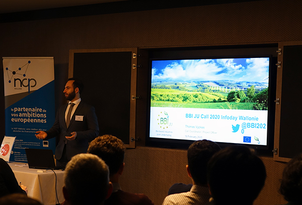 ValbiomAsbl's tweet image. Salle comble pour le @BBI2020 Info day du 18 février, organisé par @NCPWallonie @PoleGreenWin @wagralim @InterfaceULiege et @ValbiomAsbl 👏 Près de 80 acteurs #wallons ont profité des recommandations du Project Officer pour préparer une proposition de projet réussie #BBI2020 ✅