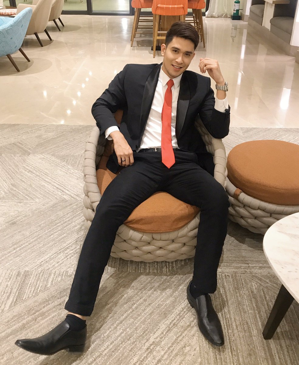 imnathanieltiu's tweet photo. Magdadamit muna tayo ha 🤵🏻 https://t.co/djfeemY6BS