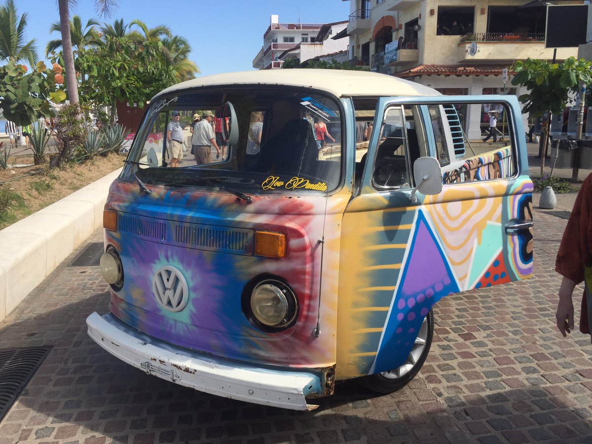 fraueibl's tweet photo. My angelic self, plus some fun #vwvans #funsideofthewall #YOLO #puertovallartamexico #vacation #PuertoVallarta #holiday https://t.co/c3fsXBEVxF