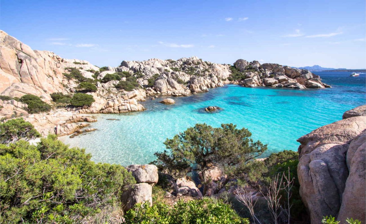 CSmeraldaOff's tweet photo. Caprera, il paradiso naturale che stregò #GiuseppeGaribaldi. #CalaCoticcio #CalaGaribaldi #CalaNapoletana #CalaPortese #CalaSerena #Caprera #CompendioGaribaldino #CostaSmeralda #Mediterraneo #Parconazionale #ArcipelagodellaMaddalena #PuntaRossa #Sardegna https://t.co/nr6QxehL35 https://t.co/mu0qNjWHkD