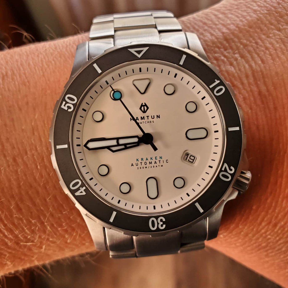 PinckneyDaniel's tweet photo. My @hamtun Kraken titanium dive watch showed up.  So nice and well worth the wait.  Thanks Ross! https://t.co/n4v3dJYet7