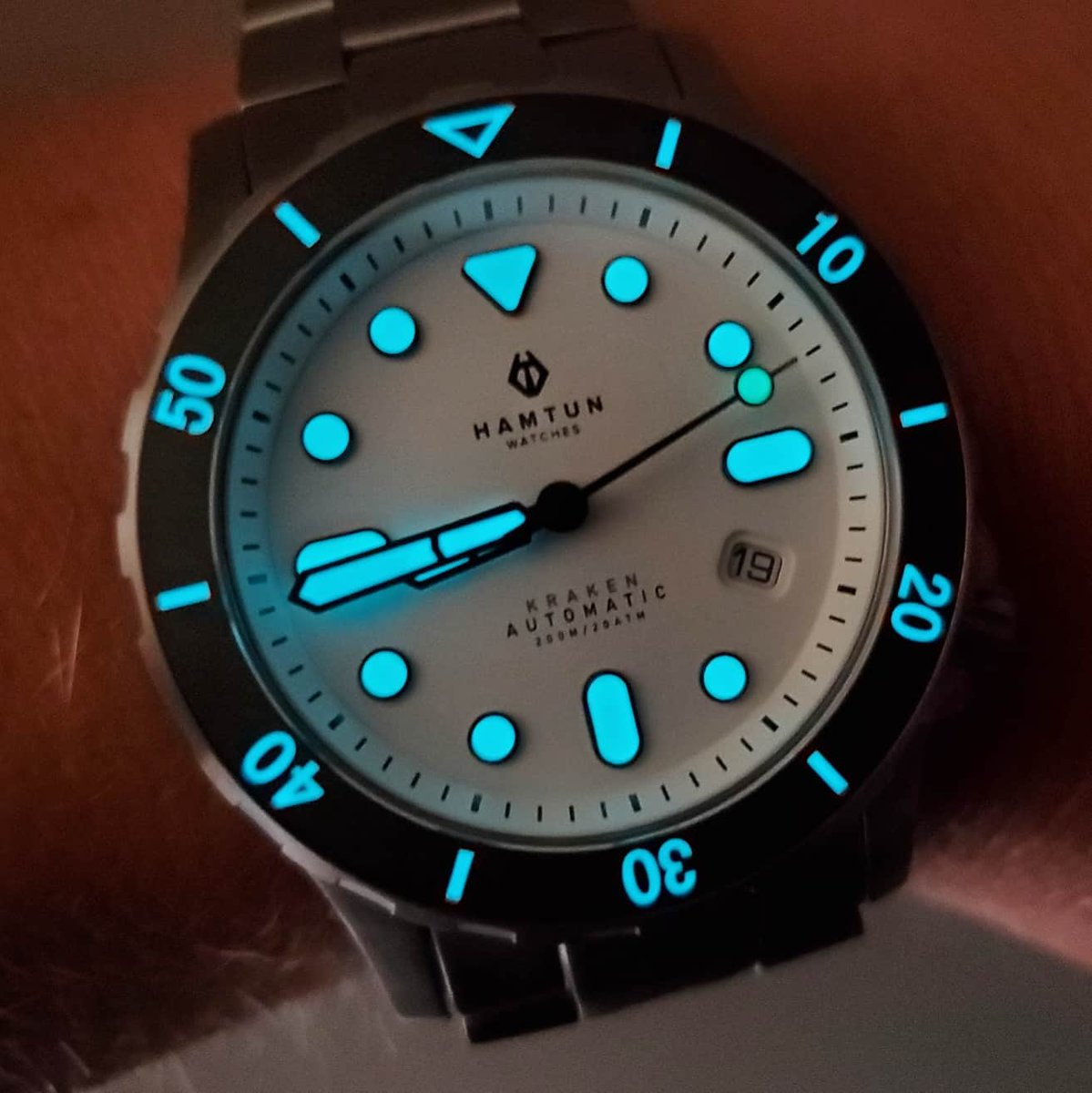 PinckneyDaniel's tweet photo. My @hamtun Kraken titanium dive watch showed up.  So nice and well worth the wait.  Thanks Ross! https://t.co/n4v3dJYet7