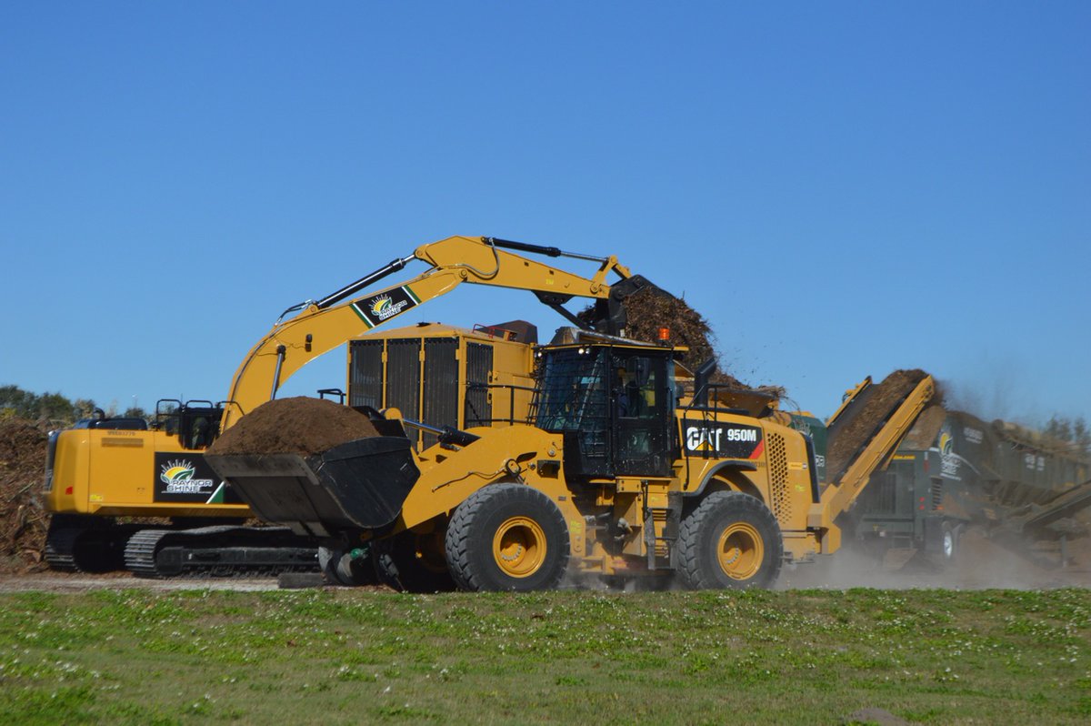 RaynorShine_us's tweet photo. One of the services we offer is recycling yard waste. We have a fleet of grapple trucks to pick up your debris, or you can drop it off at one of our many locations. We then re-use it for multiple purposes like fuel, mulch and soil! #RaynorShine
https://t.co/AXzfj8CJxP https://t.co/QDWvCWT3oK