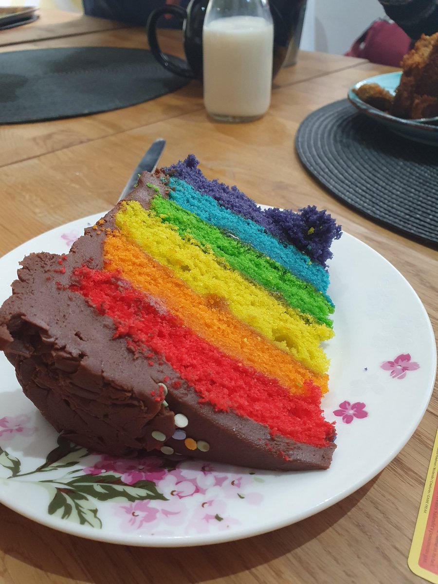 cakeclubdoes's tweet photo. Days like this call for tea and EPIC cake! Thank you @cakepoduk for the best sugar rush in the North West β€π§‘ππππ #CakeClubDoes #AllTheCake #HalfTerm https://t.co/j7tUX7crVi