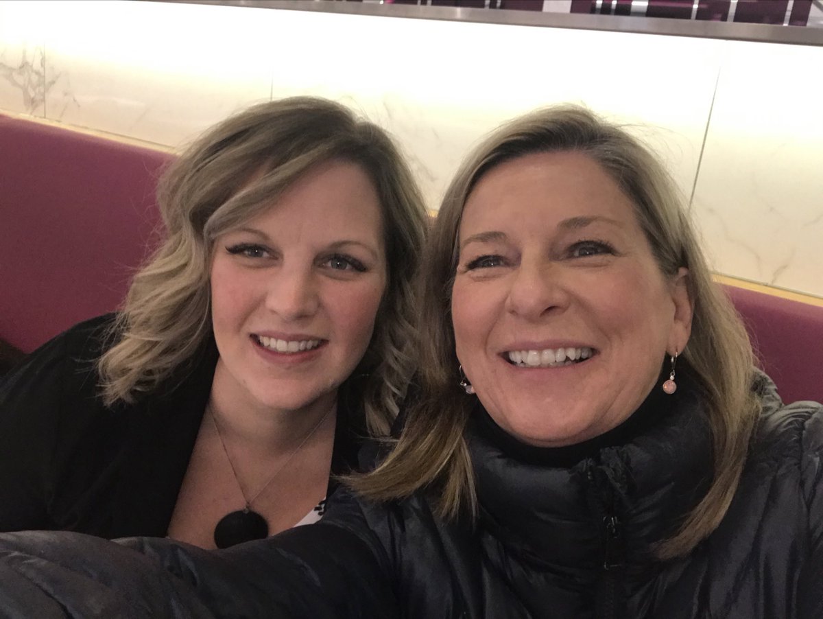 MeehanCarolAnne's tweet image. Look who I ran into walking thru the Rideau Centre in my way to ⁦@ottawacity⁩ ⁦@smwgilbert⁩ biding time before transit commission meeting. My total commute 1.2 hours.  #TransitChallenge2020 #ottnews ⁦@BarrhavenEastCA⁩