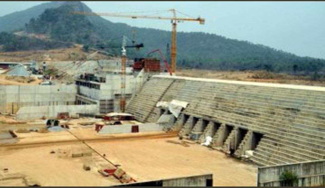 MustaphaOlatu19's tweet photo. The FG has secured the final Approval for the construction of 5.792bn dollar Mambilla Hydropower plant which is expected to generate 3,050MW to the National grid.
The Chinese Import-Export Bank will finance 85% while Nigeria Govt contributes 15%
#LightUp9ja
#WednesdayMotivation https://t.co/KKBm7onJLq