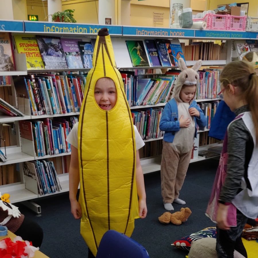 myKFCA's tweet photo. @myKFCA #HalfTerm playscheme today with @createspacesco in Kensington Library #TheStoryBox 📚 https://t.co/qmI8MJx5QK
