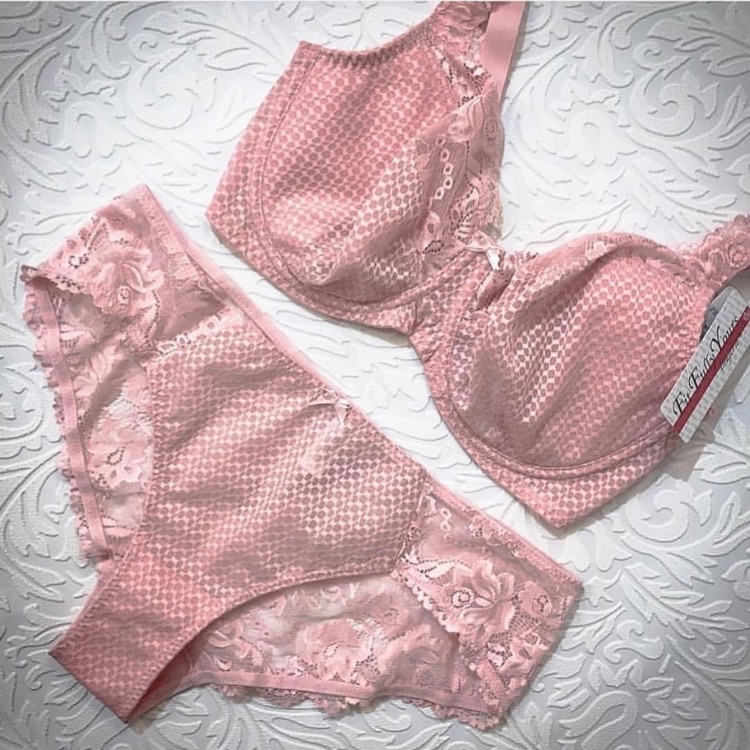 Repost from @fitfullyyours
•
Serena Lace in Sugar Rose 💗
.
#lingerie #rose #pink #lace #bra #bras #style #flatlay #lookoftheday #lookbook #fashion #outfit #inspi #outfitinspiration #outfitoftheday #outfitinspo #sexy #ffy #fitfullyyours 

liviraelingerie.com/product/fit-fu…