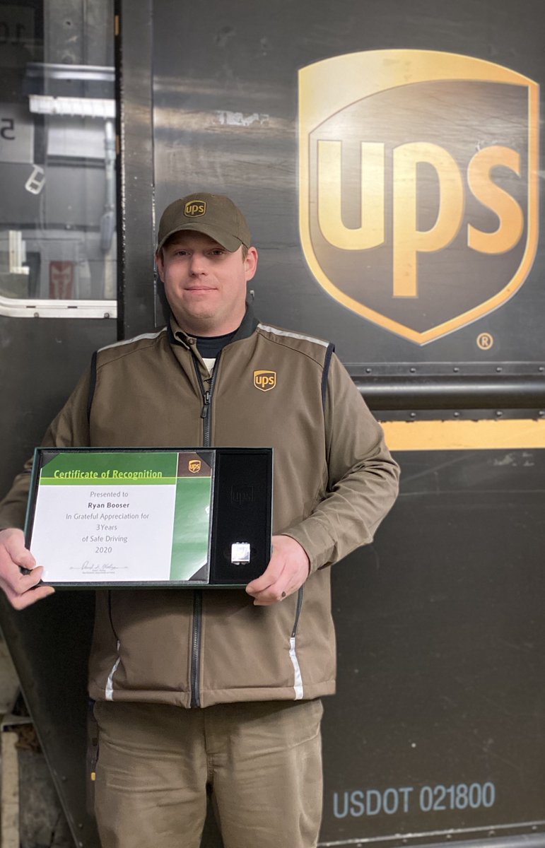 Jenmoore2018's tweet photo. 🎉🎉Congrats to Ryan Booser in the Dubois Center for 3 years safe driving🚚 Thank you Ryan #SafetyFirst  #UPS #LiveSafely #TogetherWeAreUPS #ProudUPSers💪 https://t.co/p0iAEJqY0J