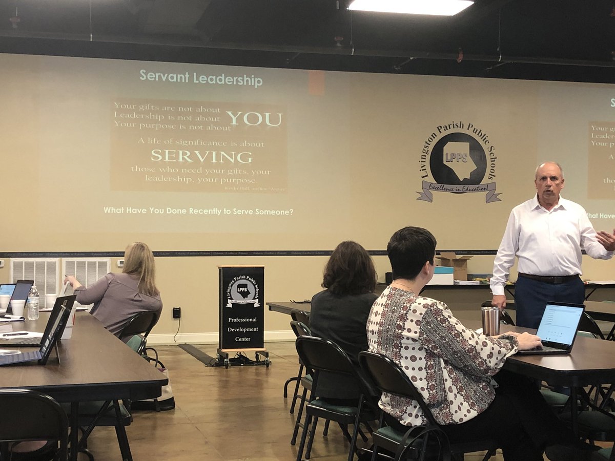 LavergneNikki's tweet photo. @JoeMurphylpsb discussing @Livingston_PPS Day of Service where Central Office Employees will be teaching a class for a #teacher. π
#LPMADE #LivingstonMADE #AspiringLeaders https://t.co/Wsdx2XDVPN