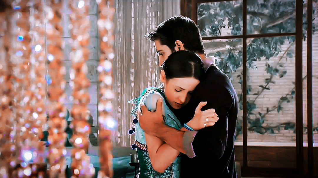 A: 'Tou jis ka naam Arnav ho woh kuch theek se nahi kar sakta right? Shayed mujhe tumhe pakadna nahi chahiye tha girne dena chahiye tha.. hmm' #BarunSobti  #SanayaIrani  #IPKKND  #IPKKNDRewind