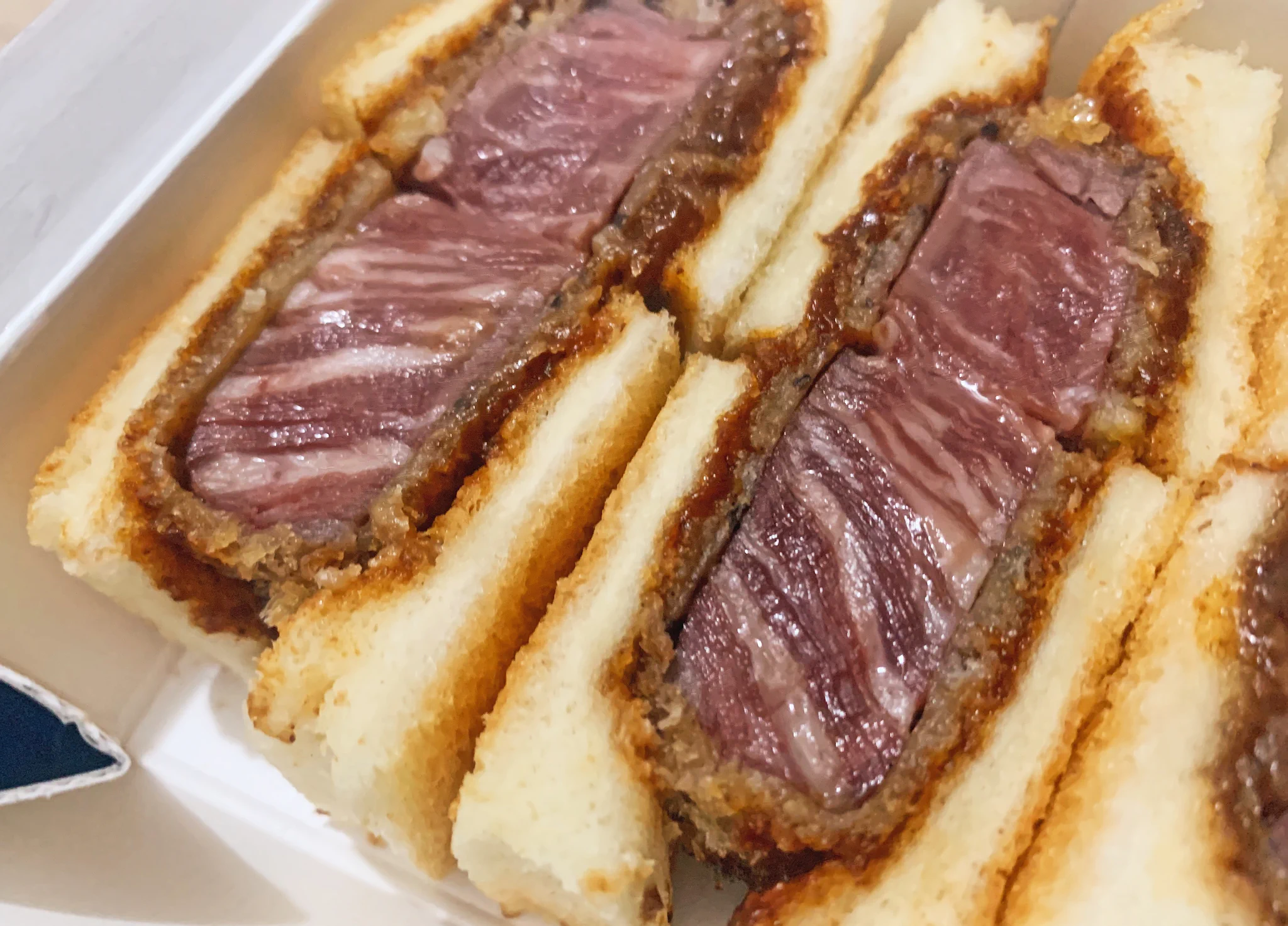 普通のカツサンドとはレベルが違う！？特撰国産牛ヘレカツサンドを食べられるお店！