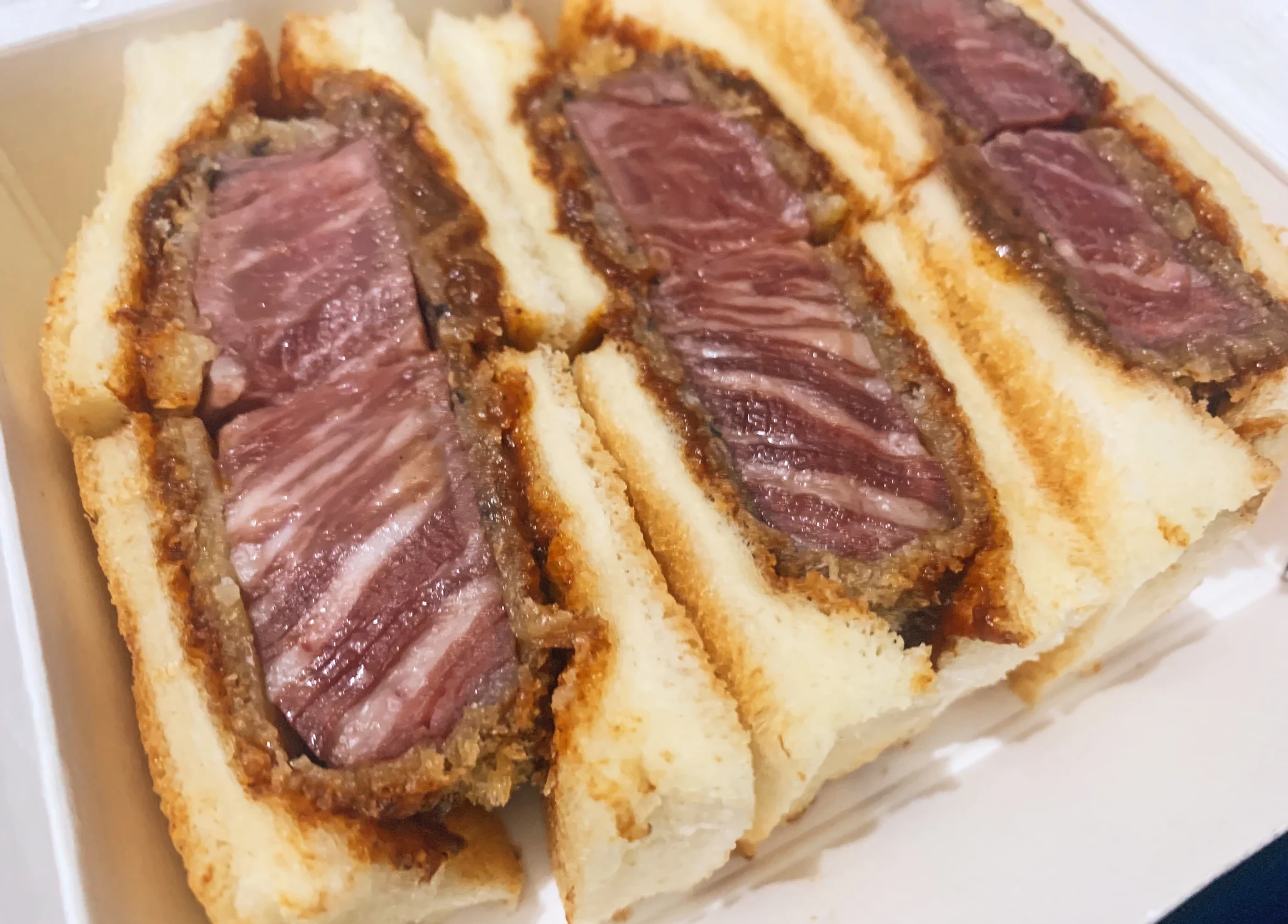 普通のカツサンドとはレベルが違う！？特撰国産牛ヘレカツサンドを食べられるお店！