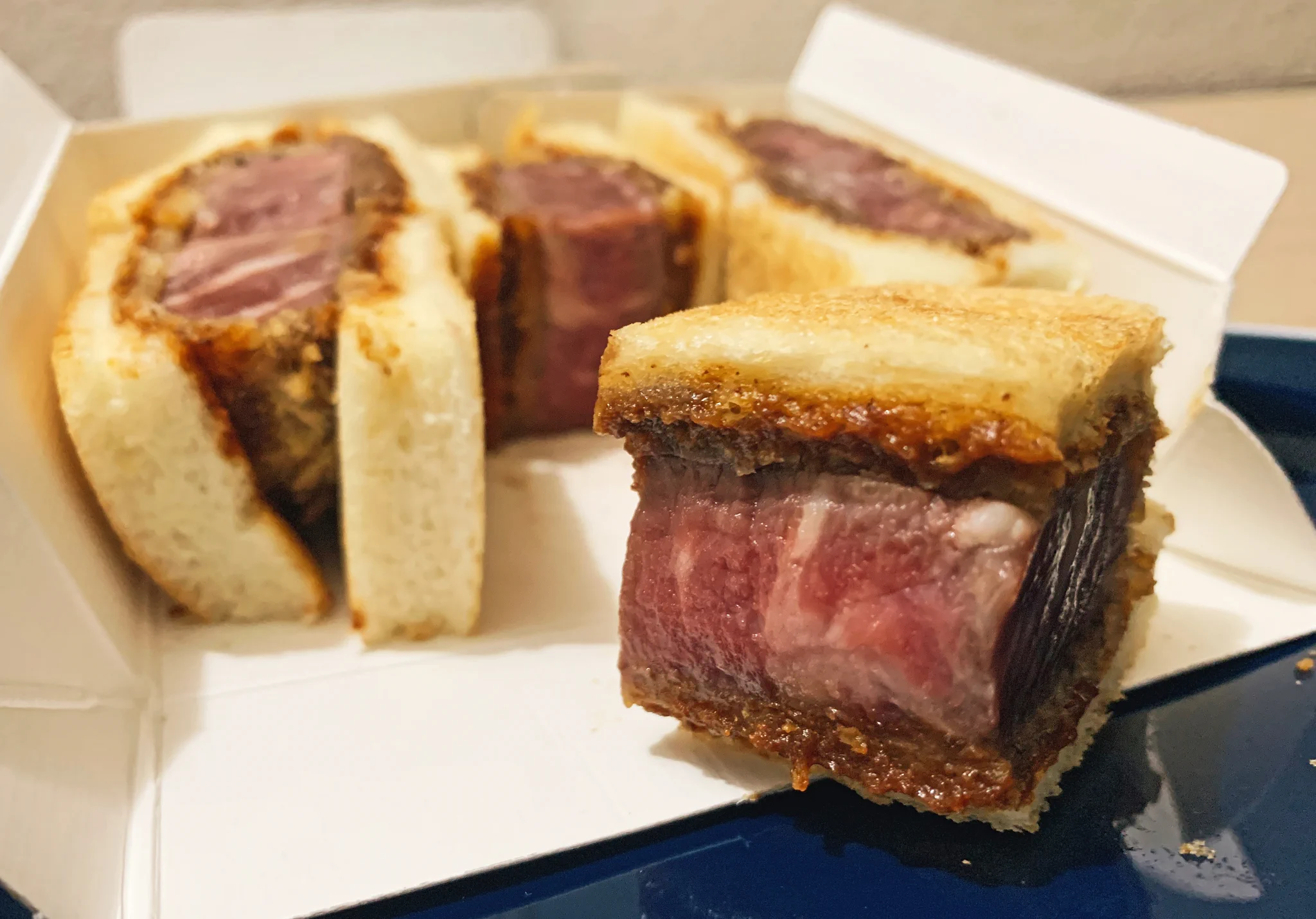 普通のカツサンドとはレベルが違う！？特撰国産牛ヘレカツサンドを食べられるお店！