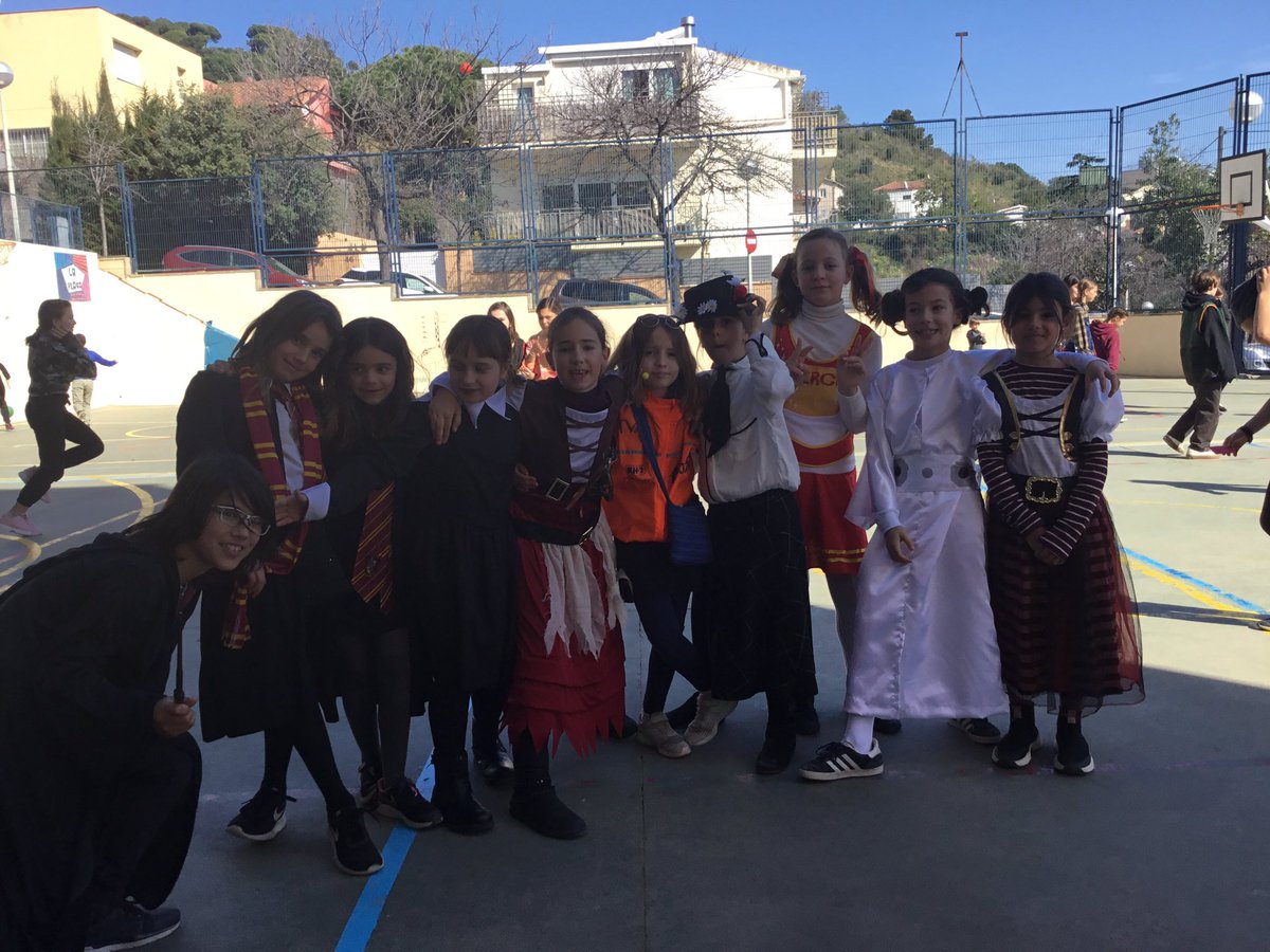 escolasadako's tweet photo. Aquesta setmana a @escolasadako mana el rei Carnestoltes, i avui ha manat venir amb una disfressa a l’escola!
#CapsComunicacioSDK https://t.co/uCdNUx7LTy