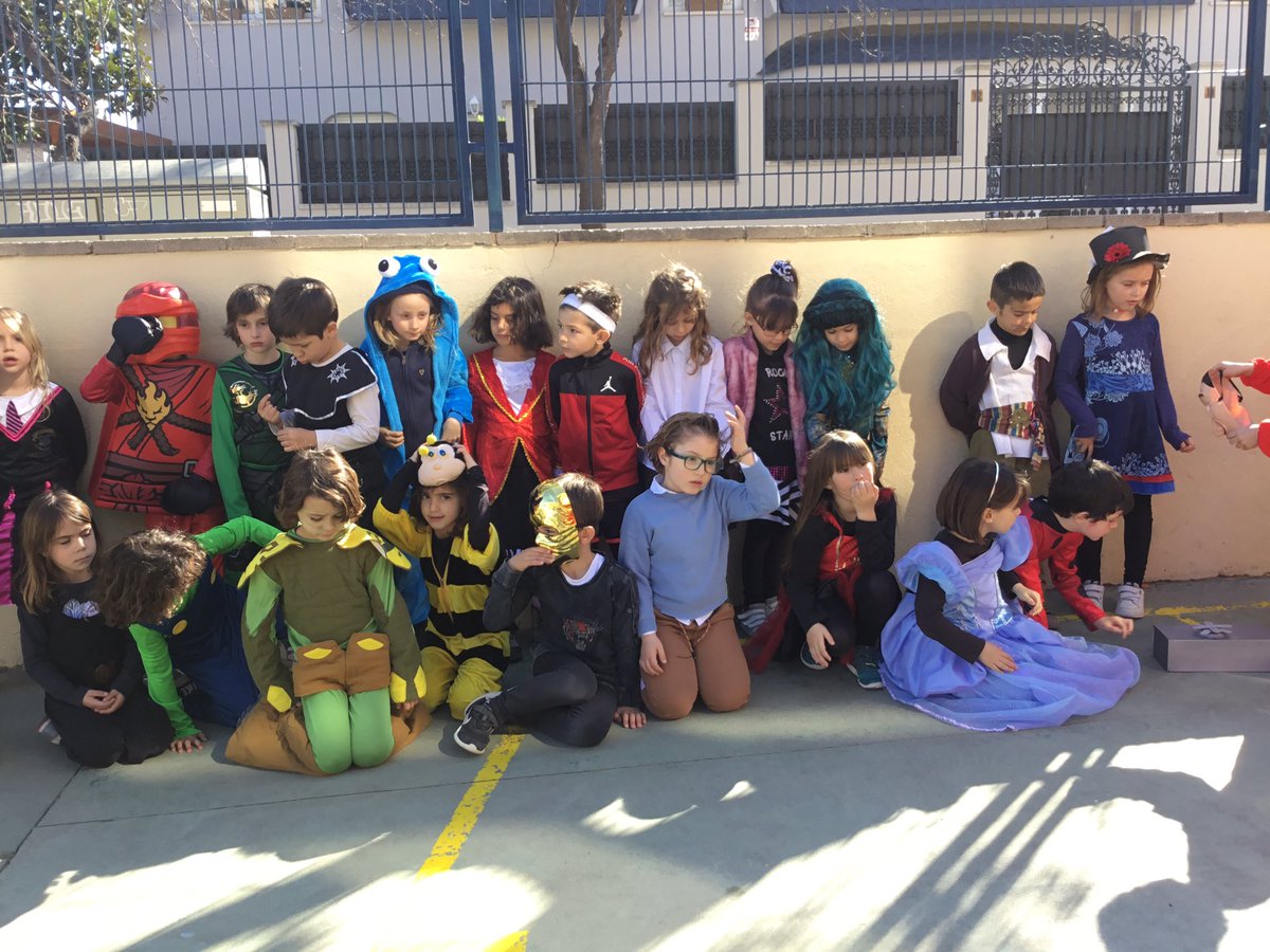 escolasadako's tweet photo. Aquesta setmana a @escolasadako mana el rei Carnestoltes, i avui ha manat venir amb una disfressa a l’escola!
#CapsComunicacioSDK https://t.co/uCdNUx7LTy
