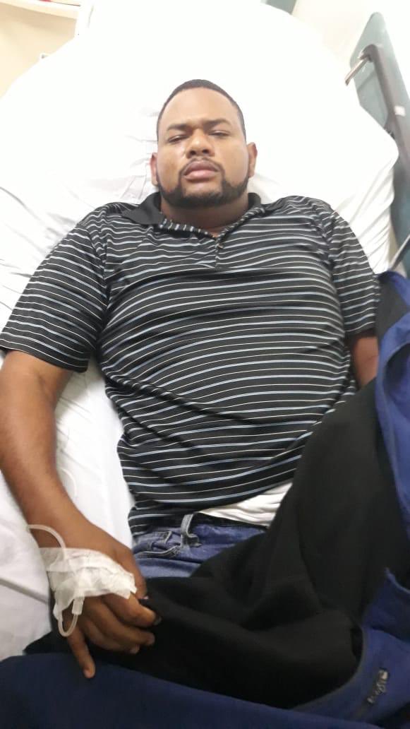 gentetuya's tweet photo. Doctor Luis Pérez Espinosa: “Empleado de Claro presenta esguince en el
Tobillo derecho y traumatismo en el hombre derecho; no presenta hematomas. La familia está de acuerdo con que el paciente reciba el alta médica” https://t.co/lsGrqTN5Wk
