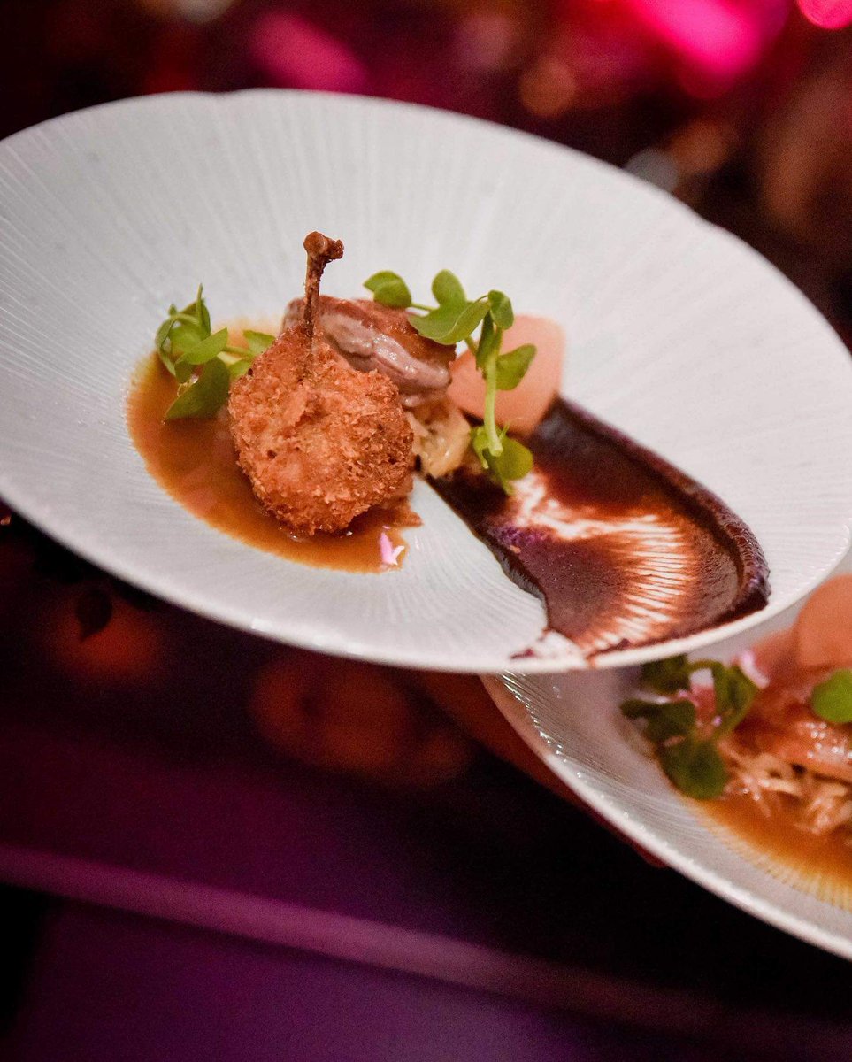 Hallmark_Hotel tweet media