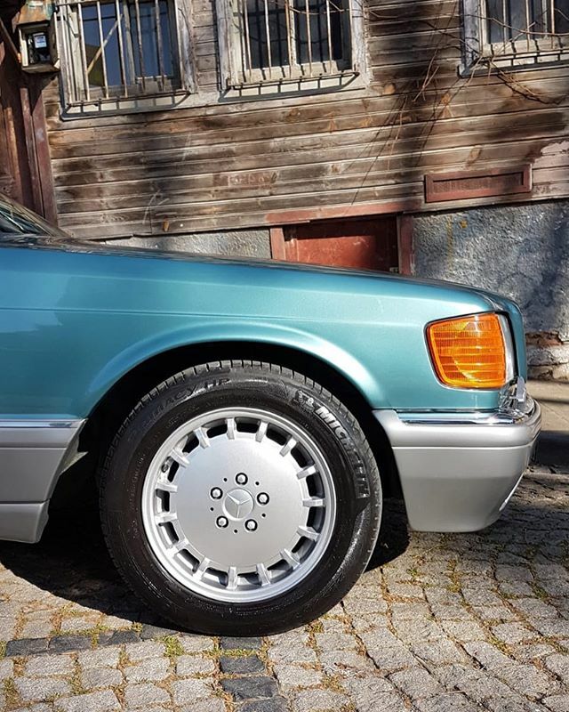Günün fotosu: #mercedes #benz #classic #cars #retro #hobby #garage #c126 #500sec #picoftheday #caroftheday #raymotors #benzroyals #mb #mbclassic photo By @esatsadievrensel