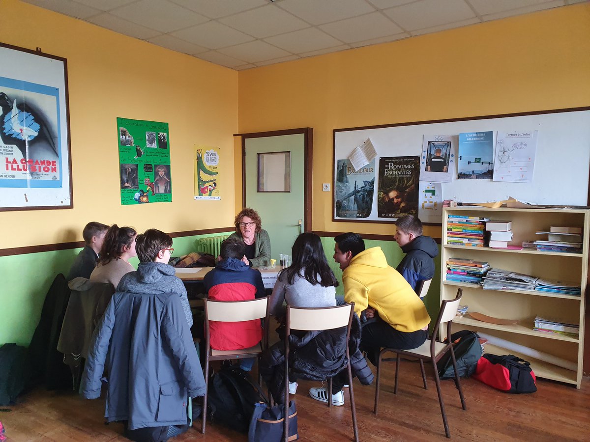 FougeresJA's tweet photo. Les 4èmes et 3èmes du collège ont participé à un Forum des Métiers. Il s’agissait de rencontrer près de 15 professionnels tous de secteurs différents dans le but de découvrir différents métiers mais aussi de se faire une idée des études nécessaires pour certaines professions. https://t.co/1XFZdvLpJs