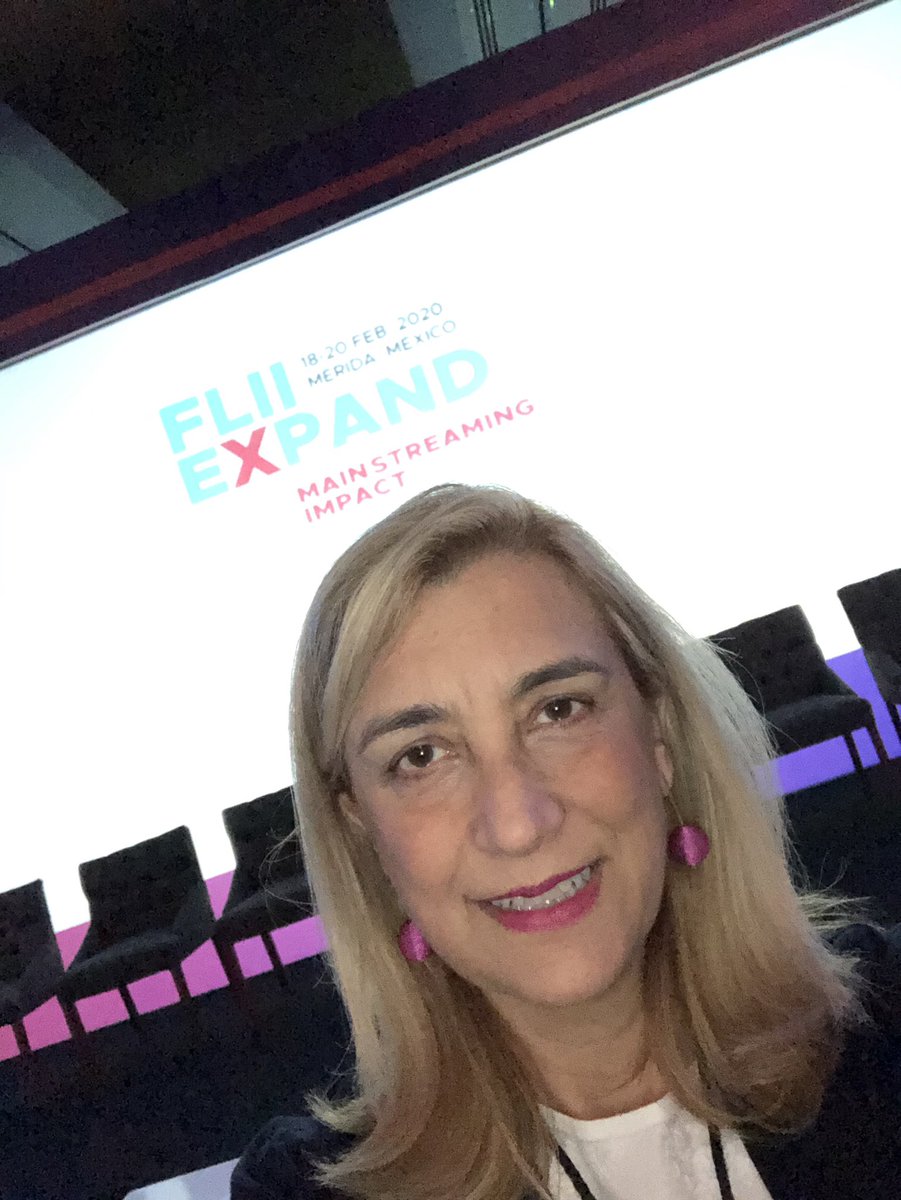 RoblesSusanaro's tweet photo. Empezando el #FLIIX #mainstreamingimpact https://t.co/xWI4rB2gJ0