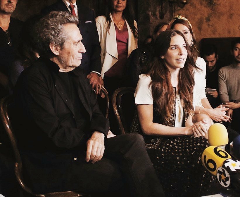 maca_miguel01's tweet photo. Ayer tuvimos rueda de prensa y no puedo evitar compartiles mi emoción de formar parte de esta película tan increíble, que pronto podrán ver en cines. Y si... Escogí esta foto porque quería presumir y me muero de emoción jaja https://t.co/13Ejwoewos