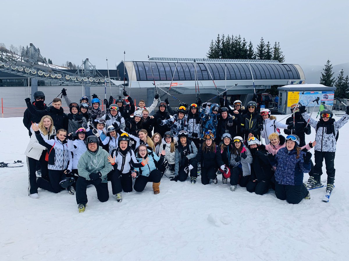 BCHSPE's tweet photo. Ski trip 2020 Family picture- Everybody say skkkkiiiiiiiiiiiii #bchsskitrip2020 #lifeatosborne #lovebchs https://t.co/dbG8WdiCrH