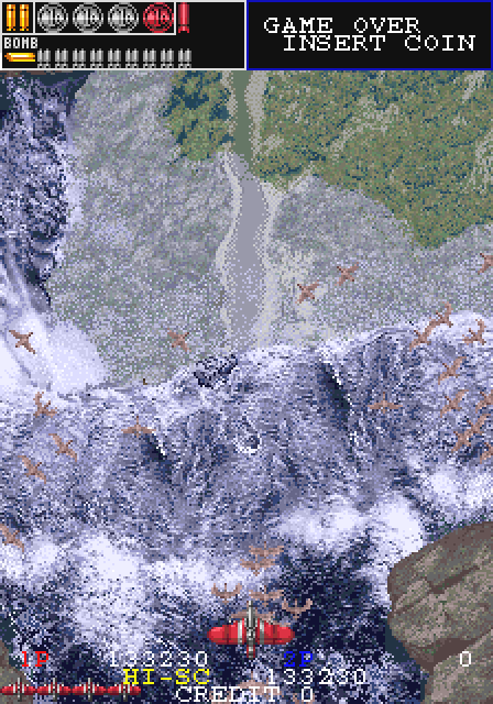 私はガンフロンティアが特に好きですが、あの強力な画と演出の数々は仙波隆綱という存在自体がビデオゲームの表現領域を大いに拡張させた瞬間でした。それが最初に世に問われた作品であり、スカイガバメントの登場シーンは文字表現では描き切れない美しさでした。これがほぼ90年のゲーム。恐ろしい。