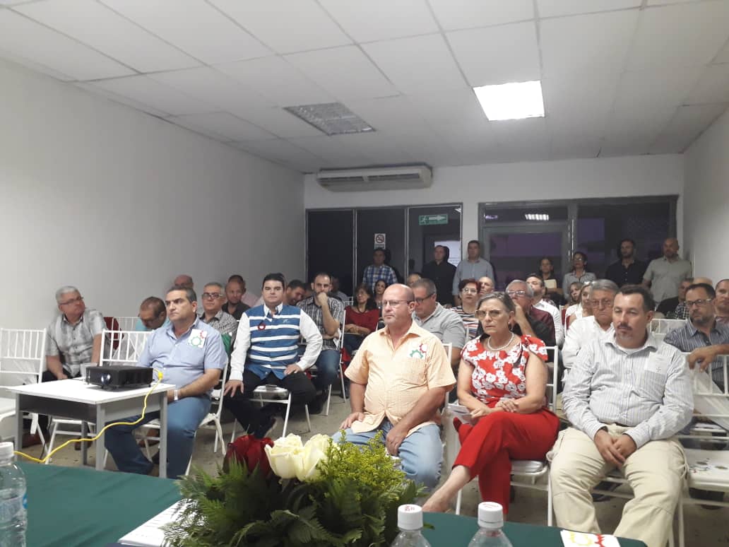 gherardip's tweet photo. En Gira por #Barinas S.E. Embajador🇮🇹 @ItalyinVEN #PlacidoVigo participó en la reunión de Empresarios con @cavenit en @CIVBARINAS 🇮🇹 🇻🇪
#ItalianiallEstero
#Farnesina https://t.co/AireeiNjDP