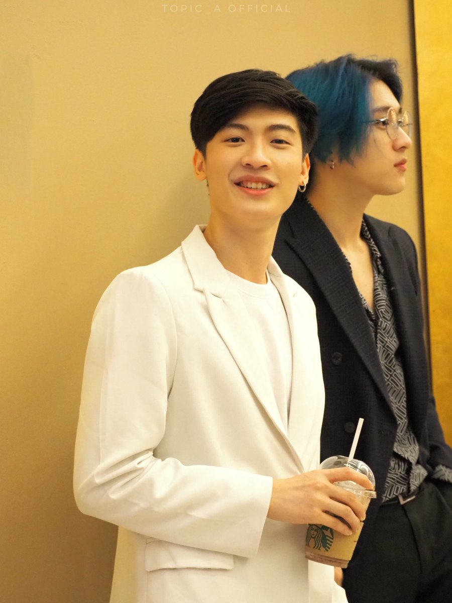 Topic_Aofficial's tweet photo. ขอบคุณที่มาหากันวันนี้น้าาา 
#topicorn 
#LINETVAWARDS2020 https://t.co/bqIoqn1r5I