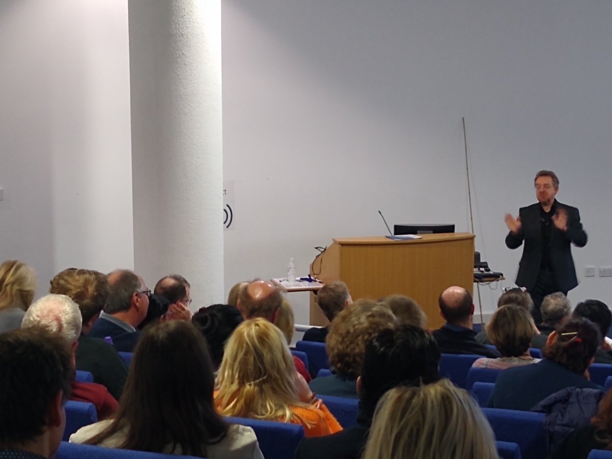 UniOfLeics_EDI's tweet photo. It was wonderful to have @Stephen_Curry here at the @uniofleicester today to discuss why diversity matters to the success and well-being of UK universities.
We had a large turnout to appreciate the fascinating insights about challenging gender stereotypes in academia. https://t.co/xq8rsjz0Sg