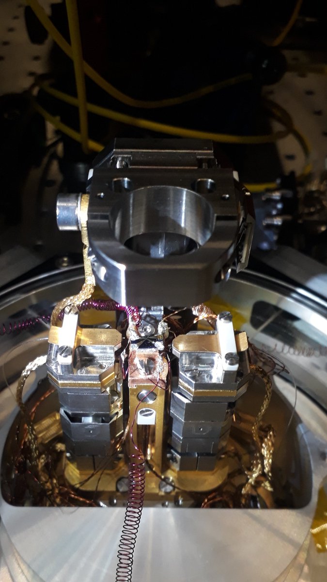 s2quip_eu's tweet photo. Open cryo surgery successfully completed #s2quip #2d #lowcountrates #physicsisawesome #quantumflagship https://t.co/5qQoxL7lTA