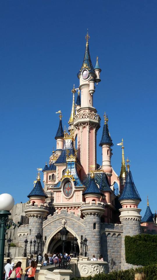 Having a Disney wedding can be an absolute fairy tale for brides and grooms that are huge Mickey Mouse fans, and let’s be honest – there’s nowhere on this planet that is as magical as Disney World. 

So why not get married in the happiest place on earth? 

vowsandvenues.org.uk/venues/conside…