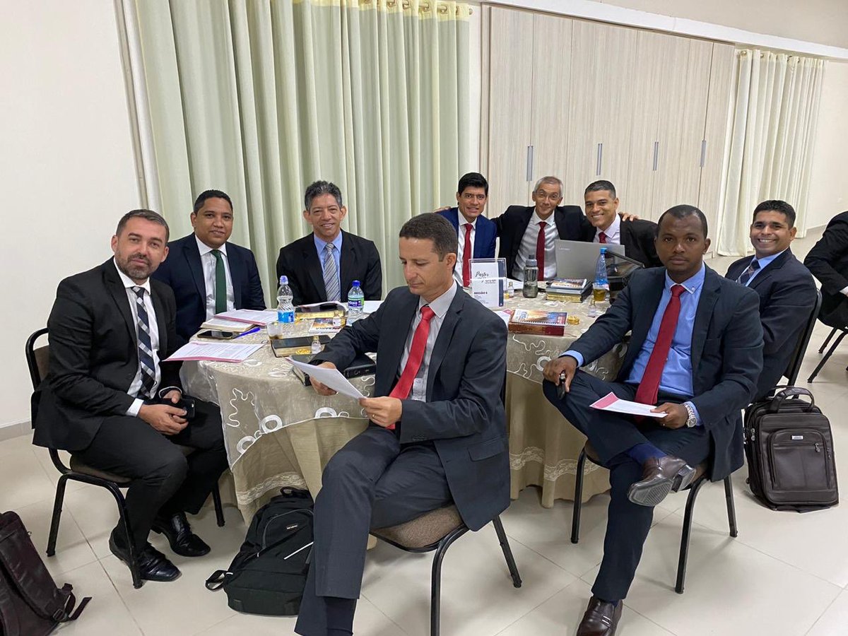 pastorotimar's tweet photo. Pas✝️or Com Paixão!

“Enquanto Paulo viveu, o inferno não teve paz.” Leonard Ravenhill

“Se a paixão pela missão não está no seu DNA, você não é estanho, só está no lugar errado.” @PrPauloKi 

#concilioAPE em PGP’s #semanaSANTAAPe 
#PGmySTYLEape 
#proezas🛐 https://t.co/wp8y0OH5O3
