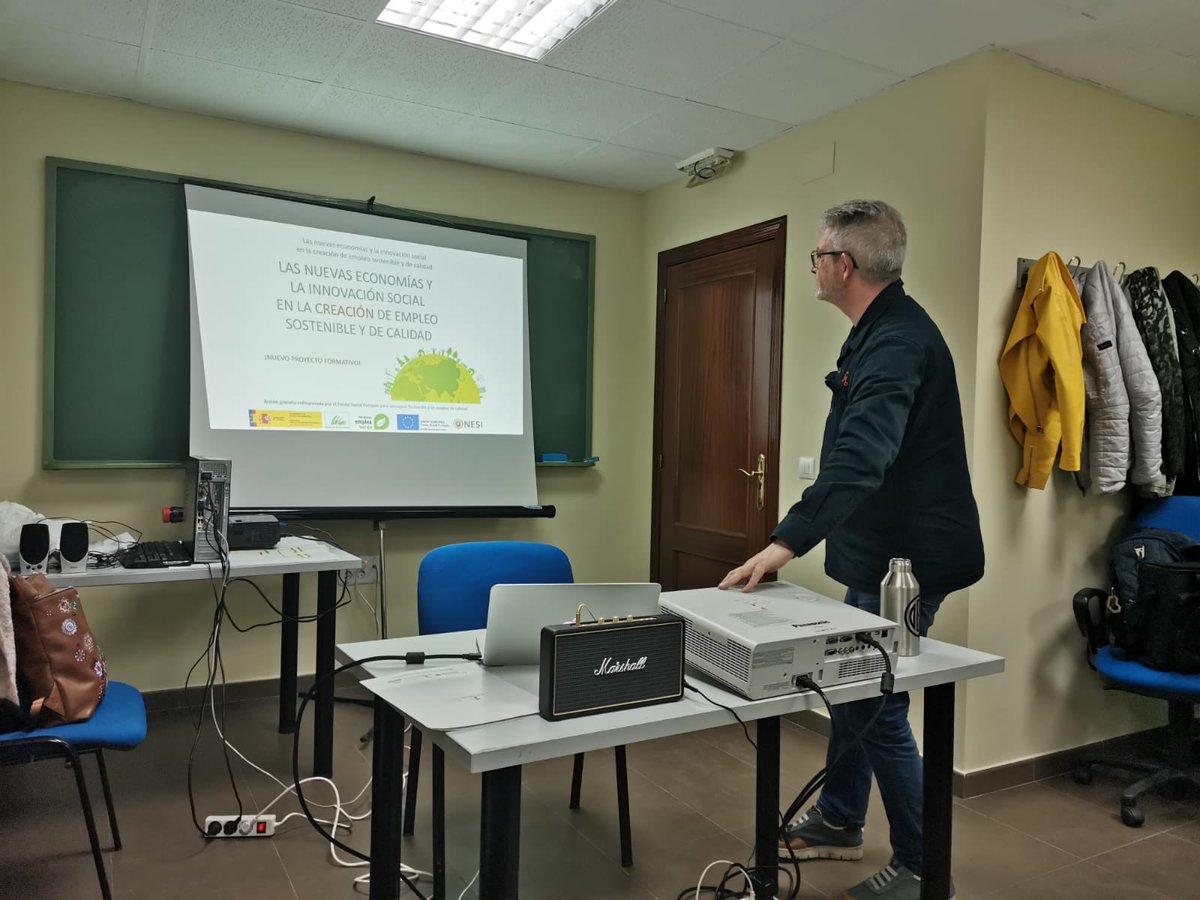 nesiforum's tweet photo. Damos por finalizada una nueva sesión formativa en #Cáceres en la que hemos podido indagar y profundizar en la #InnovaciónSocial y las oportunidades que ofrece de manera práctica gracias a la experiencia de Ángel Álvarez Taladriz, de @BrainConnectors ¡Seguimos! 🤗🤗 #EmpleaVerde https://t.co/glnIPW7GNB