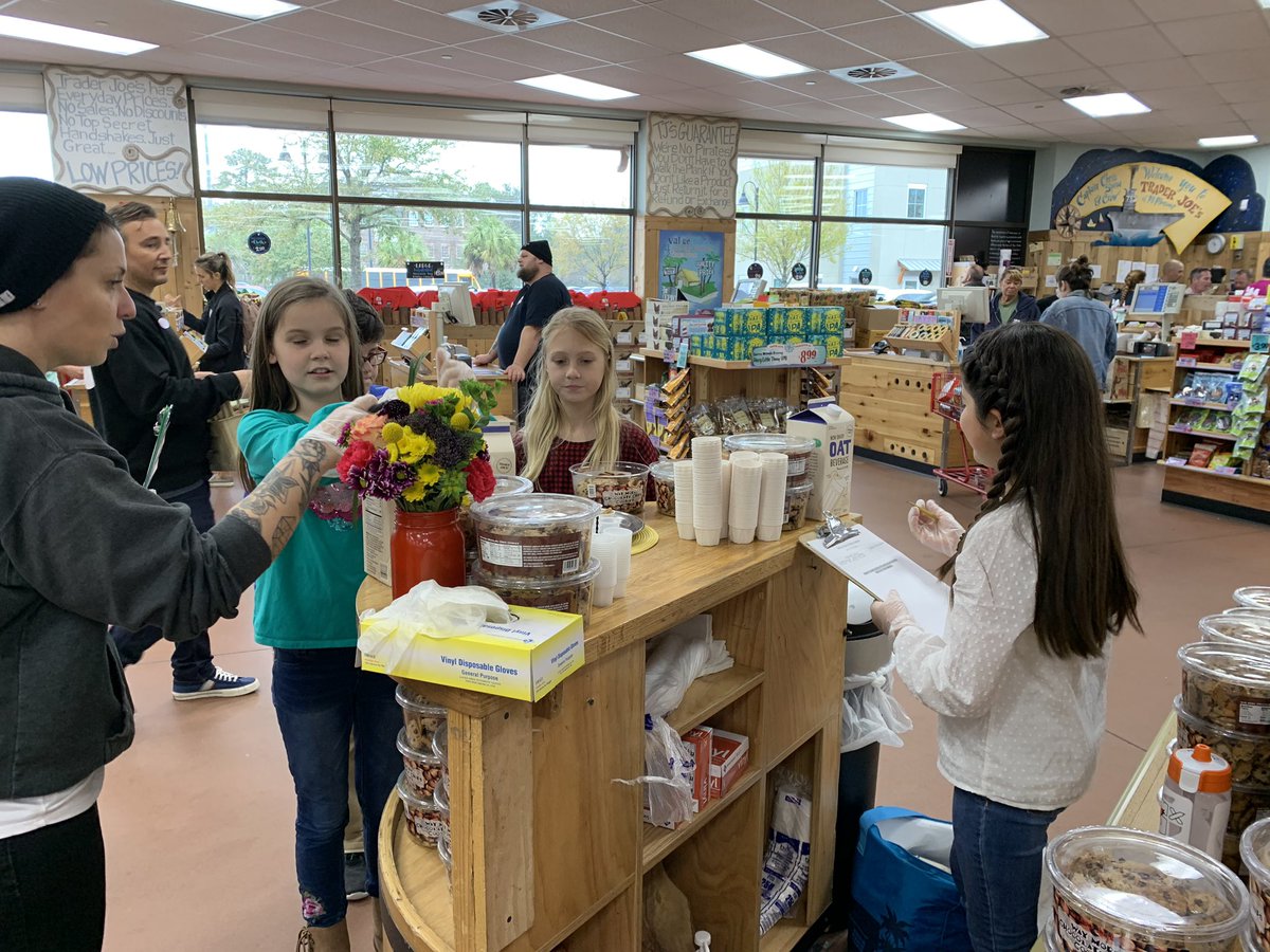 Tifhenderson9's tweet photo. Round 3 of the Shipmate Shake started!  @chpinckneyelem #shipmateshake https://t.co/B4QF7Yvg2d