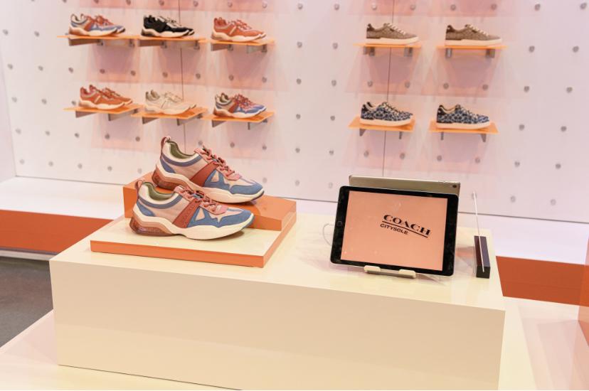 VisualCiti's tweet photo. Coach | CitySole Pop Up @ Foot Locker 👟
.
.
.
#visualciti #visualsoflife #visualmerchandising #merchandising #storedesign #visualprops #signage #custom #Coach #PopUp #fixtures https://t.co/TtFEySDZK4
