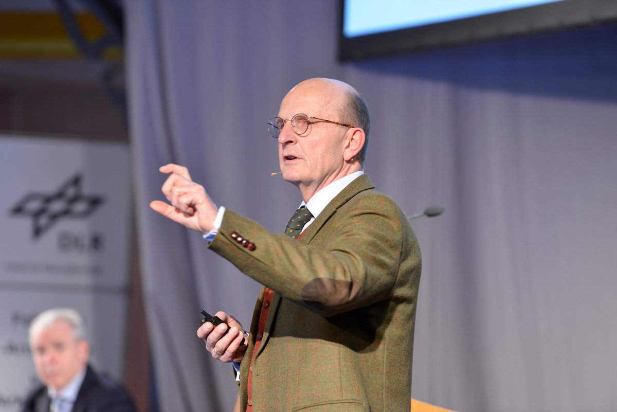 werkstoffplus's tweet photo. In der 2. Keynote Session #Nachhaltigkeit 🌳🌻 erklärt Prof. Dr. Tropschuh von #AudiAG, wie Ressourcen zukunftsfähig eingesetzt werden können. Dr. Redenius von #SalzgitterMannesmannForschungGmbH berichtet von "SALCOS - nachhaltige, flexible, CO2-arme Stahlproduktion". #WPA2020 🚗 https://t.co/c8WK8DtZL9