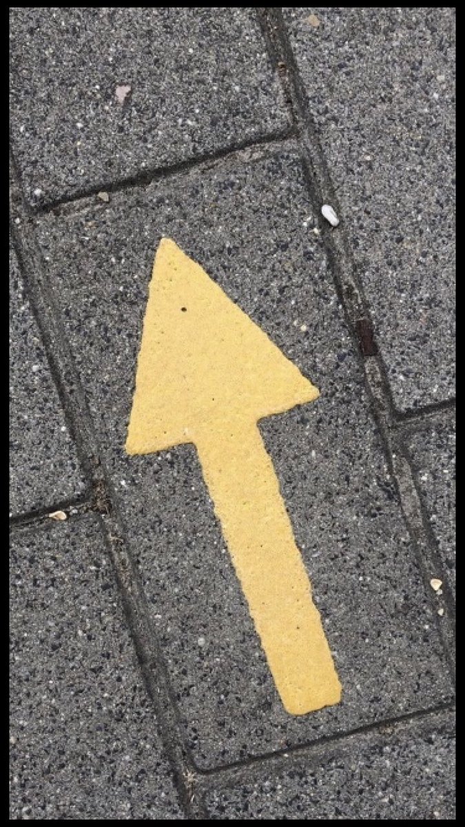 kvandennouwlant's tweet photo. Er wordt hard gewerkt om de #Beweegroutes in de @gemeenteHelmond toegankelijker te maken. 🧑🏻‍🦽🚶Het helpt niet mee als de pijlen verdwijnen of een andere vorm krijgen na aanleg glasvezel of een nieuw trottoir. 🤔🙄 #buurtsportcoach @Jibbhelmond @KLLH_B https://t.co/K0SBnRqHqi