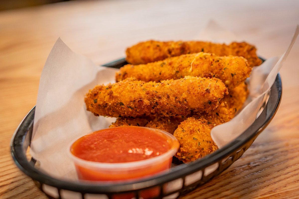 BadenochsBar's tweet photo. Badenoch's serves delicious food for everyone.⁠
⁠We have some great vegetarian &amp; vegan options on the menu - and it is all made on the premises here in Elgin. Try the super cheesy bites, the Herbivore vegan burger, or, how about a Marinara stone-baked pizza?  #veggiewednesday https://t.co/T3KFj9dBCQ