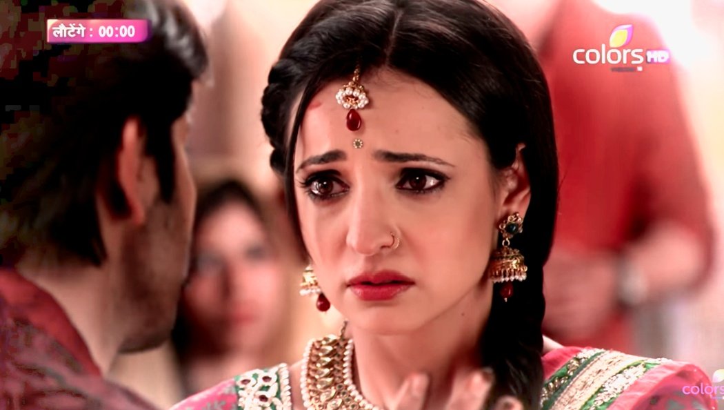 Every crying scene she does really hits right, i can’t describe it period but i really love her acting. #SanayaIrani  #Rangrasiya