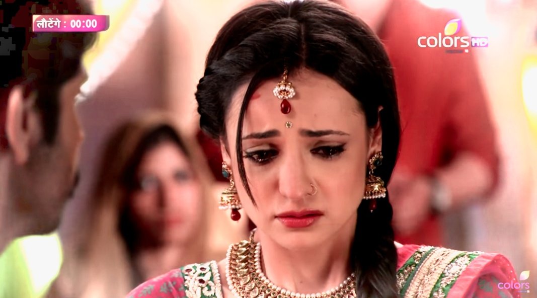 Every crying scene she does really hits right, i can’t describe it period but i really love her acting. #SanayaIrani  #Rangrasiya