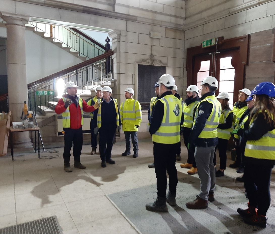 VeitchiValue's tweet photo. Today Veitchi graduates had a chance to visit the Cala Homes site in Jordan hill. 
Huge thanks to Cala Homes and Stuart McGarry, Site Manager at Jordan hill for supporting our graduate initiative and giving us a tour round the site. #veitchivalue #veitchigraduates https://t.co/BNmZx9dNe7