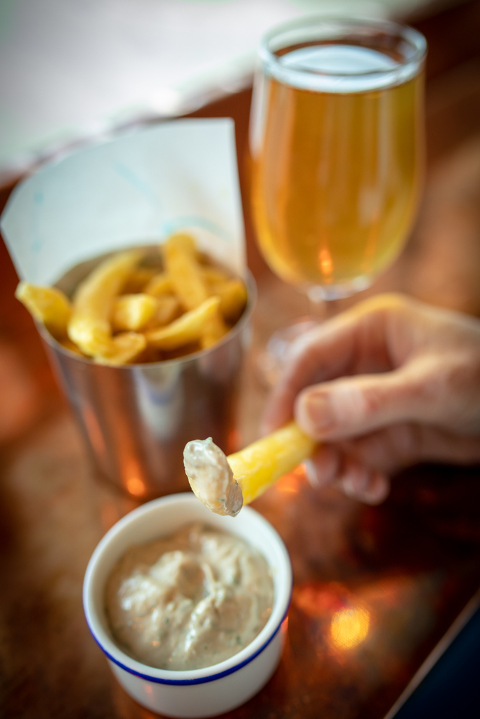 therockfishuk's tweet photo. 🥔Our chips are now even better. We're now cutting them slightly differently and we recommend you try them with our new sardine mayonnaise ~ it’s addictive.
#rockfishchips #unlimitedchips #chips #newchips #rockfish #therockfishuk https://t.co/liRAJOuXB7