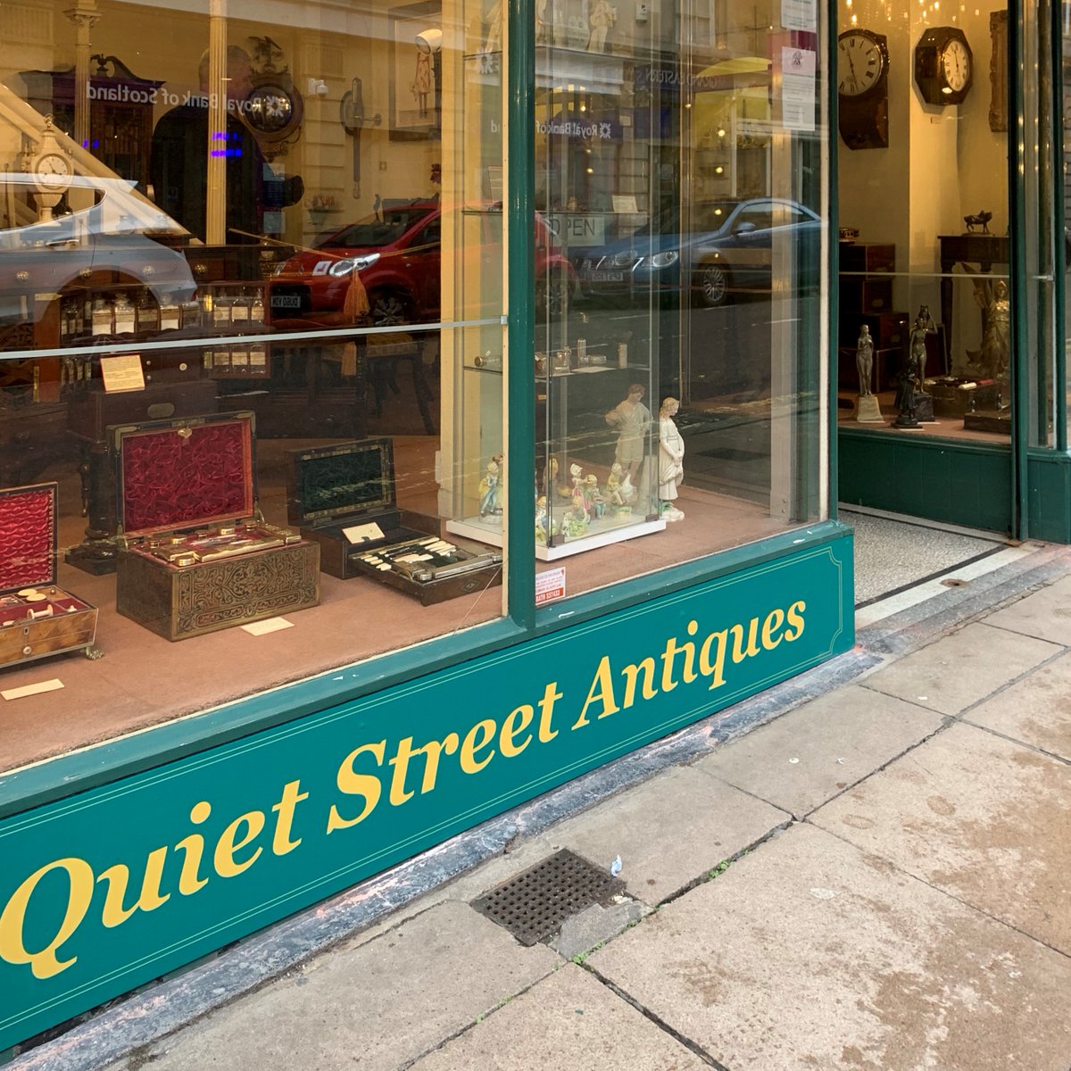 sxbath's tweet photo. We installed two ACM panels to the shopfront of Quiet Street Antiques in #bath. We loved pairing the beautiful green and gold colours to match the existing colours of the shop. We couldn't be more pleased with the #signs! 
#graphics #retail #design https://t.co/73xFZj1a39