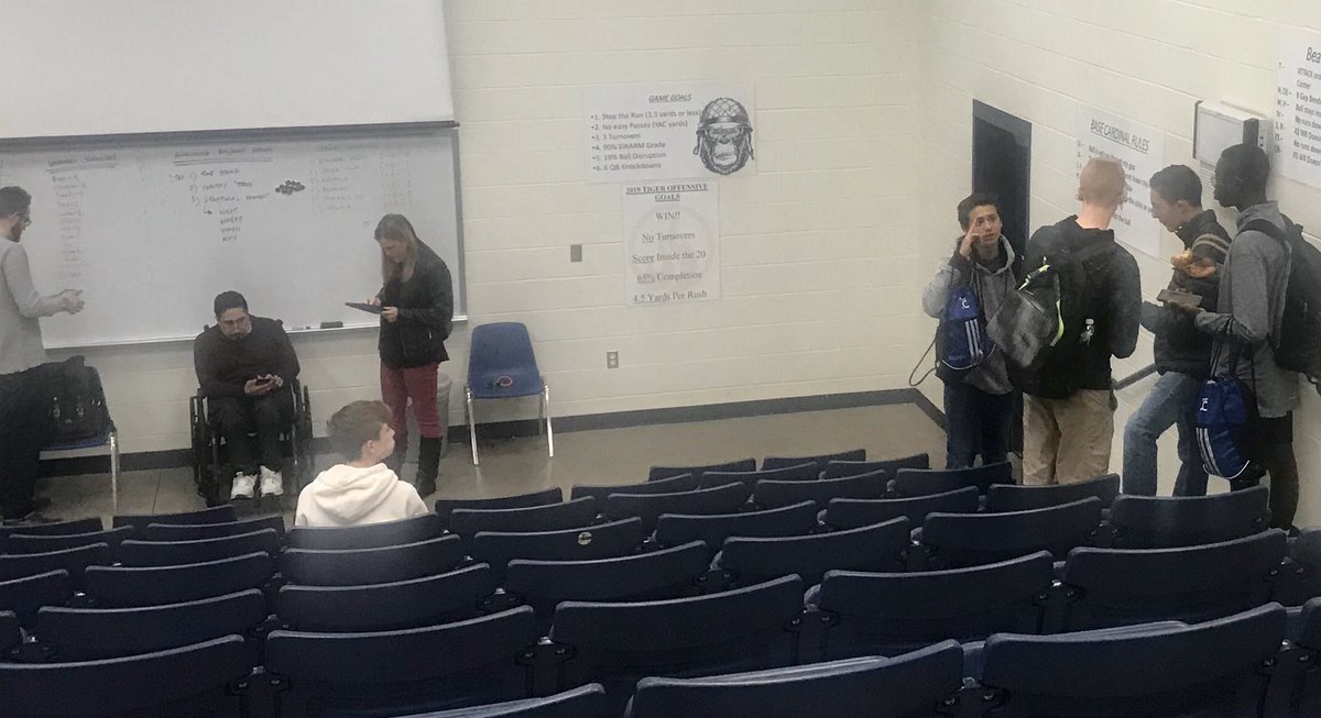FHSTigers_FCA's tweet photo. Great morning with @WarriorsMC1 and Crew!! Shout out to @jenmccully for bringing the donuts and running the show!! https://t.co/uKYSTaovPt