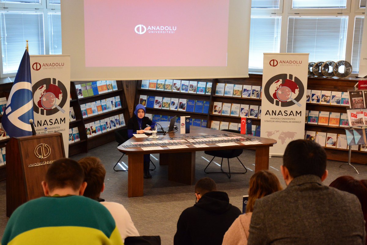 AUANASAM's tweet photo. Stratejik Araştırmalar Merkezi olarak düzenlediğimiz ANASAM Söyleşileri’nin dördüncüsü olan “FETÖ ve KADİYANİLİK“ adlı söyleşimiz, konuğumuz Dr. Öğr. Üyesi Sayın Hadiye ÜNSAL’ın sunumuyla gerçekleştirildi.
@ProfDrComakli
@Anadolu_Univ
#Anadoluüniversitesi
#ANASAM https://t.co/v3H4twv8WW